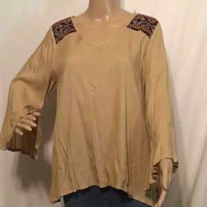 PICK 2 FOR $35 TRUE DESTINY WOMENS SZ S TAN BLOUSE